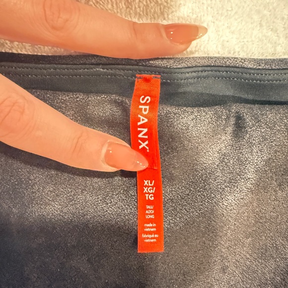 SPANX FAUX LEATHER LEGGING XL TALL - Picture 4 of 5